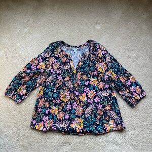 Crown & Ivy Navy Blue Floral Print Women's Blouse - Size M - EUC - Stretch